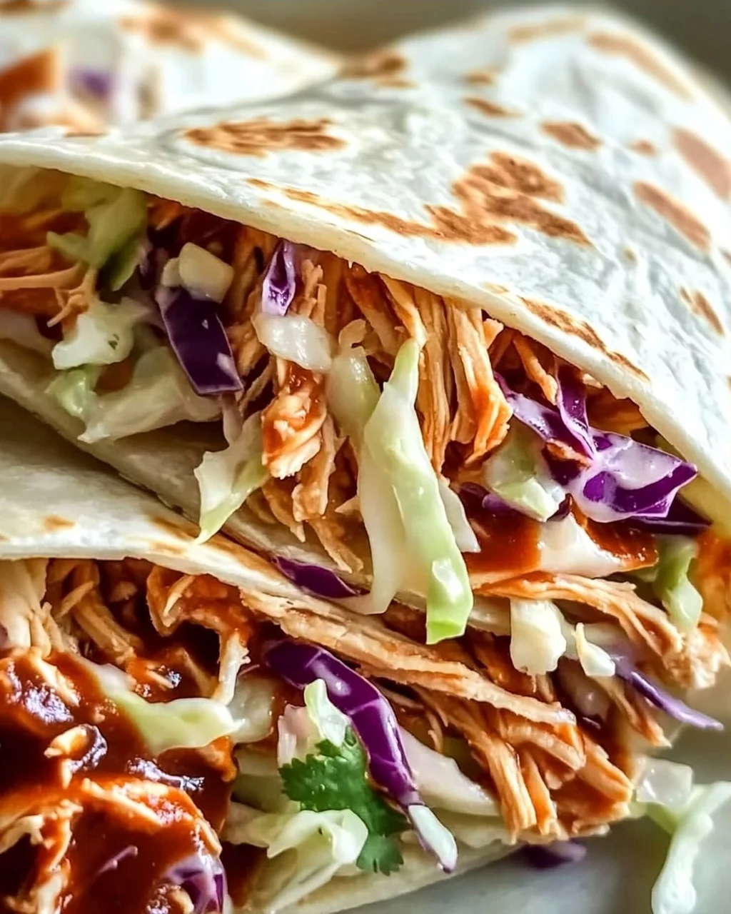 BBQ Hähnchen Coleslaw Wraps – Dein schnelles Lieblingsgericht!