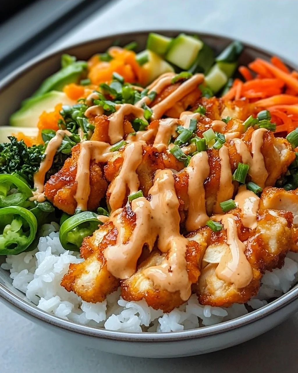 Bang Bang Chicken Bowl: Geschmacksexplosion, einfach kochen!