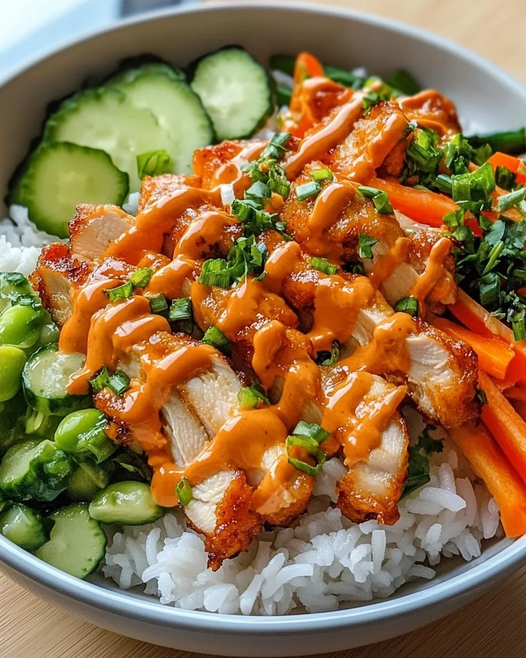 Bang Bang Chicken Bowl: Geschmacksexplosion, einfach kochen!