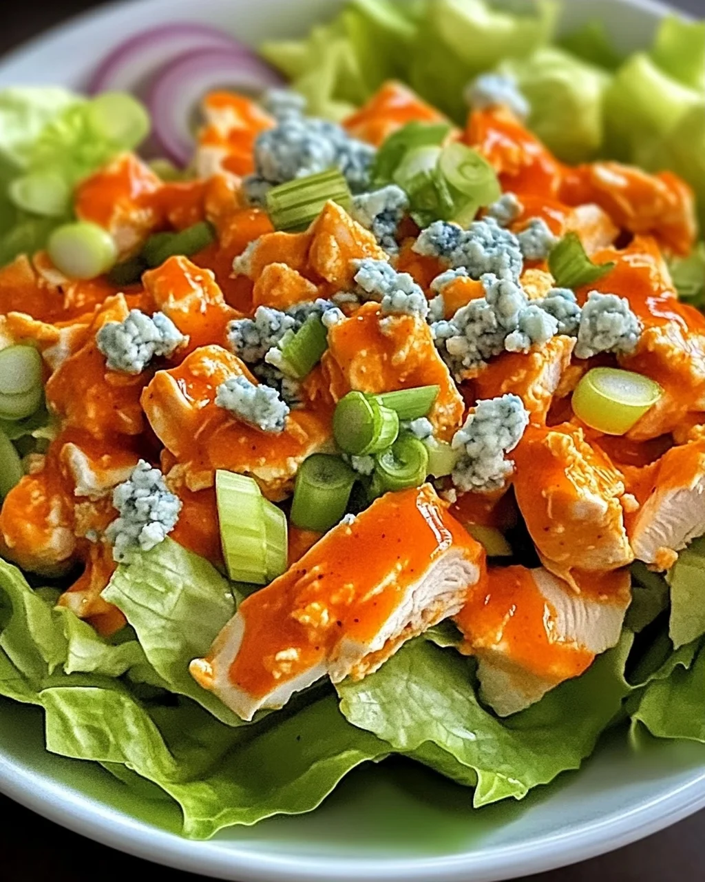 Buffalo-Hühnchen-Salat: Schnell & Würzig genießen
