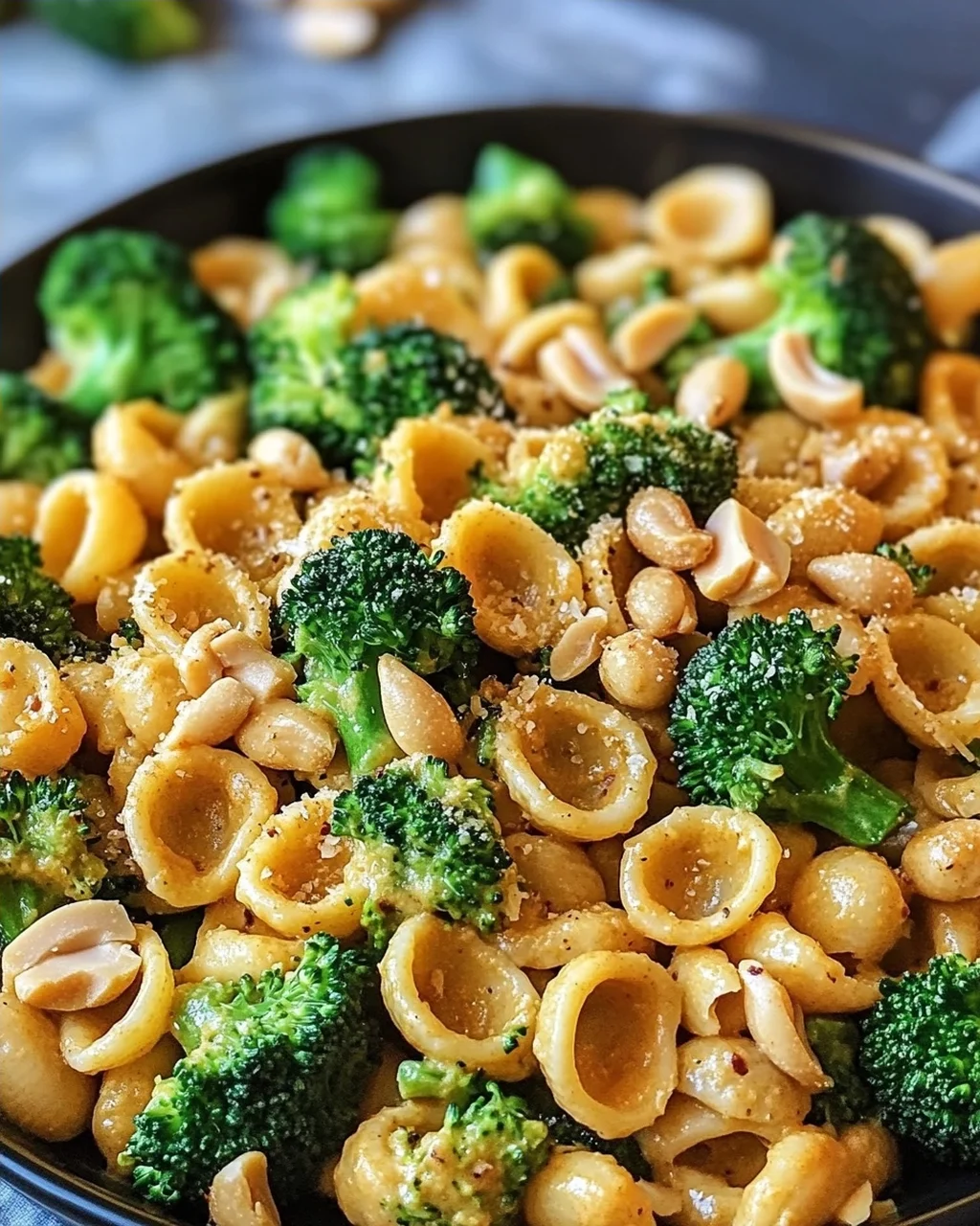 Cremige Erdnuss Brokkoli Orecchiette Pasta