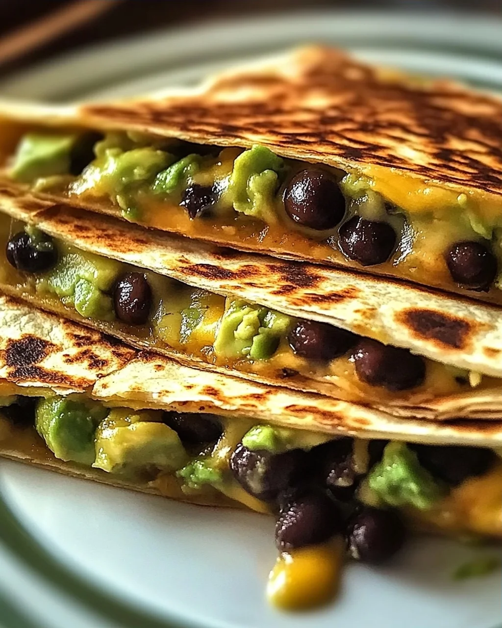 Köstliche Vegetarische Avocado- und Schwarzbohnen-Quesadilla