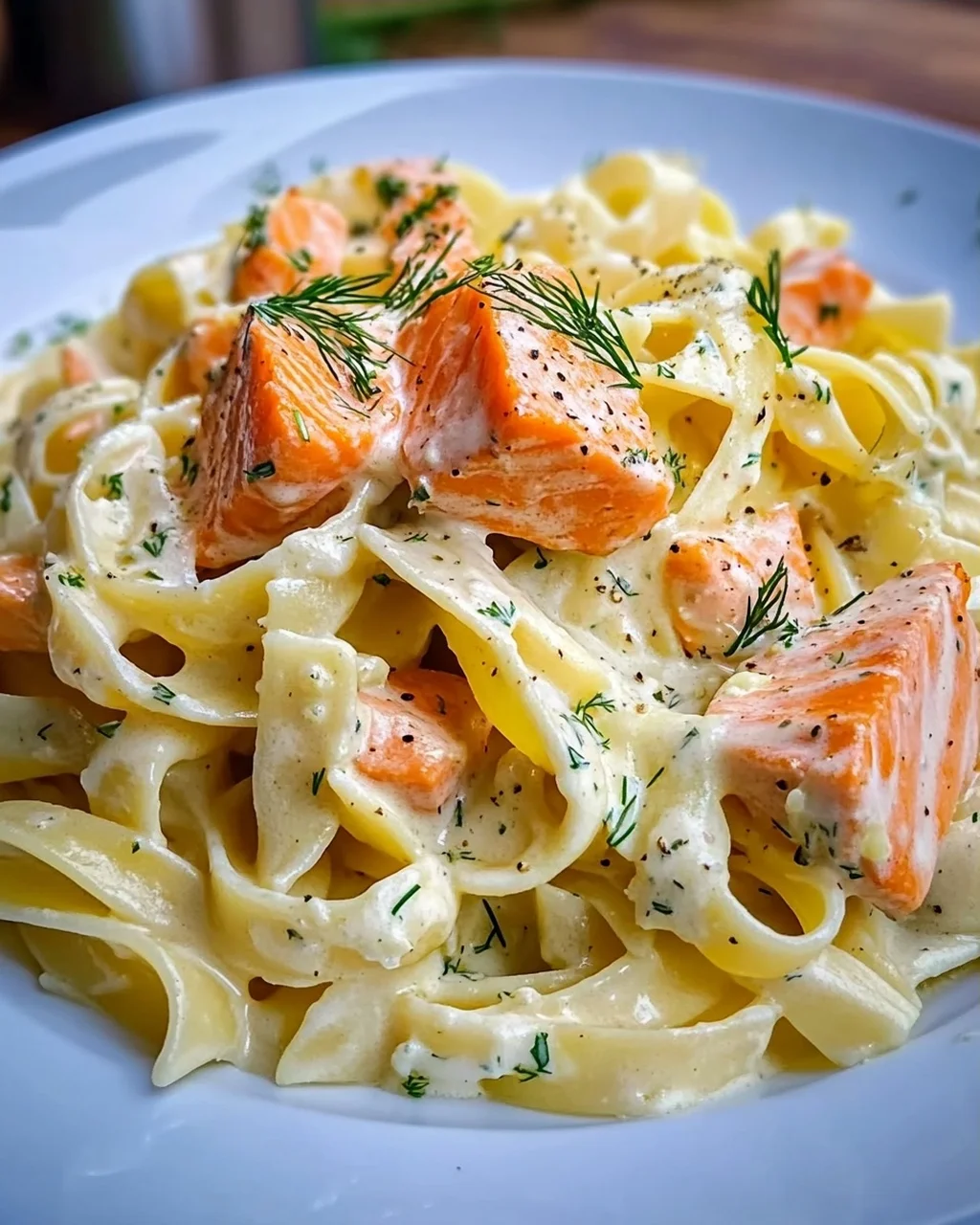 Pasta mit Lachs und Sahnesoße