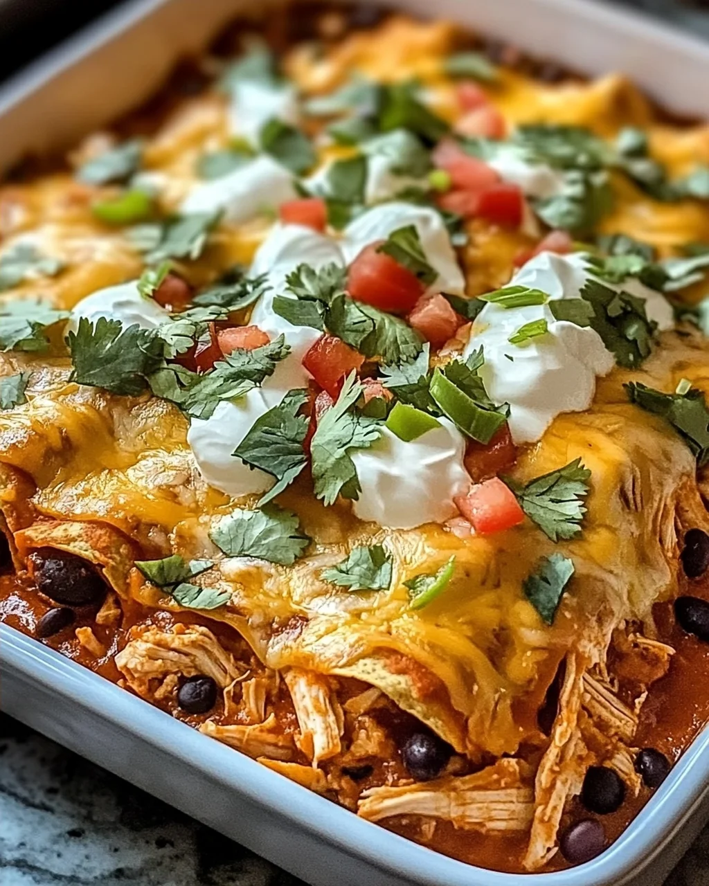 Zerrissenes Hühnchen Enchilada Auflauf für Ihre Familie